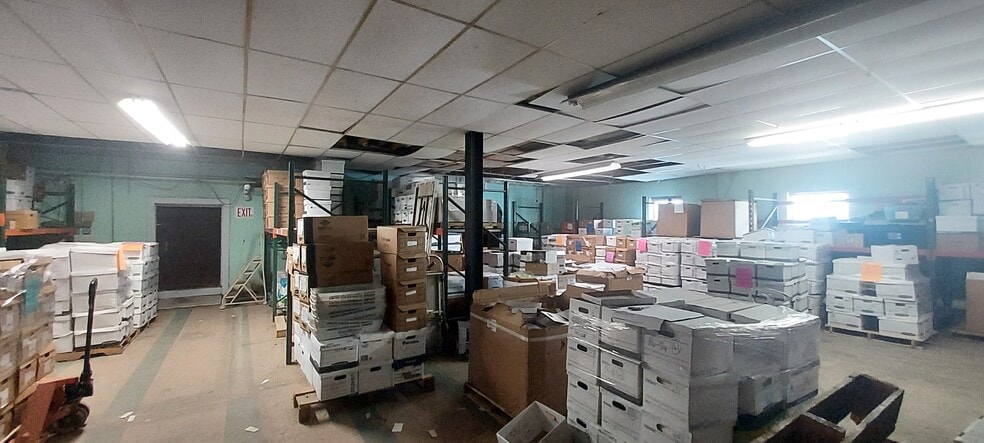 More Photos Of 66-68 Plymouth St, Edwardsville Flex For Sale