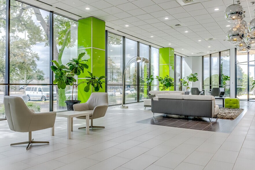 More Photos Of 2350 Valley View Ln, Dallas Loft Creative Space For Lease