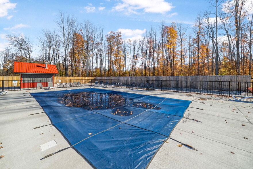 More Photos Of 10422 Cadillac Hwy, Thompsonville Hotel For Sale