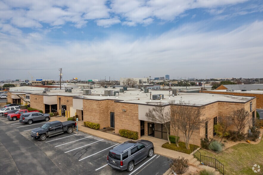 More Photos Of 8868 Research Blvd, Austin Unknown For Lease