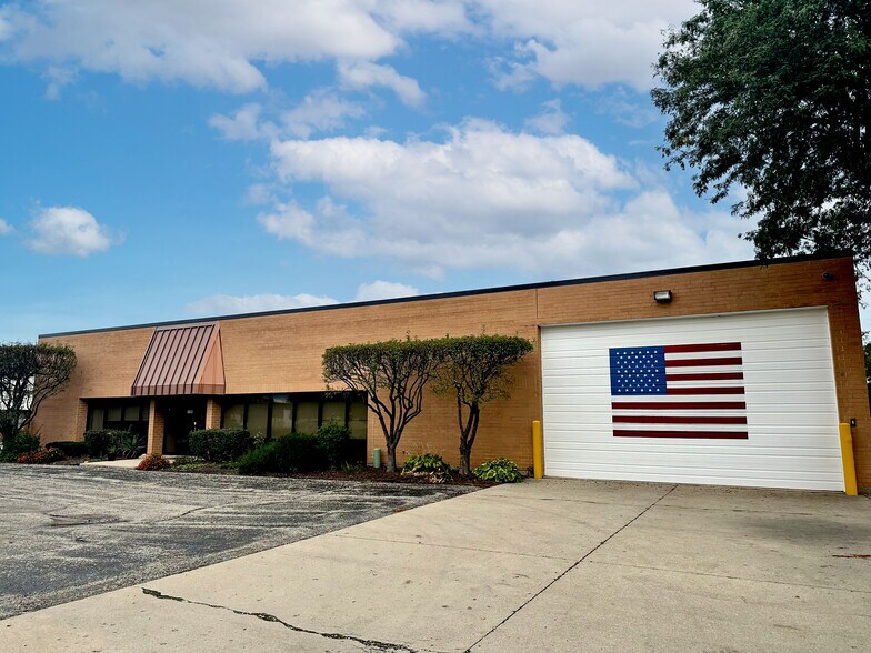 Primary Photo Of 1105 Carolina Dr, West Chicago Warehouse For Lease