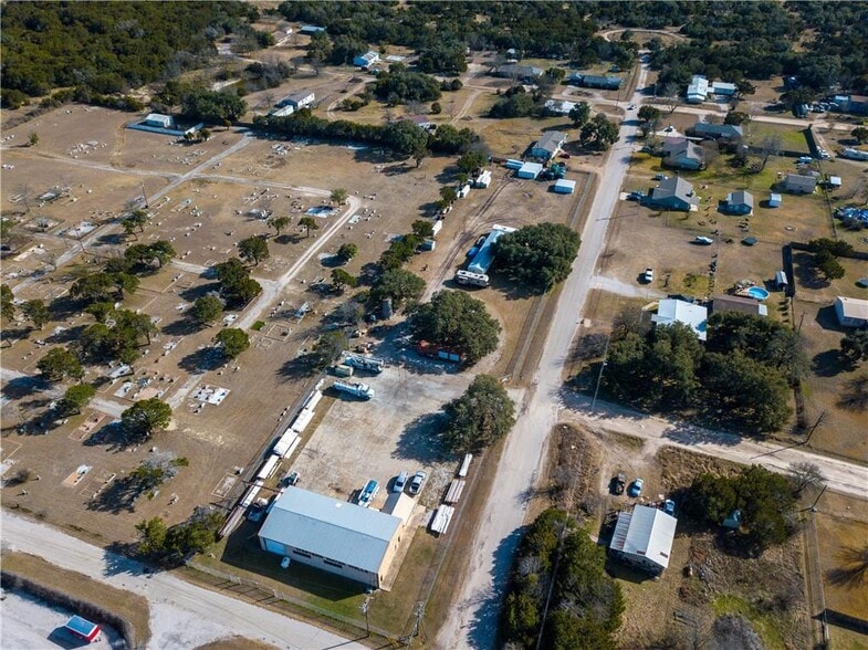 More Photos Of 500 Southland Dr, Burnet Flex For Lease