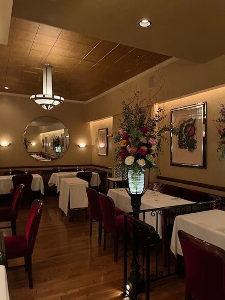 More Photos Of 222 E Ontario St, Chicago Restaurant For Sale