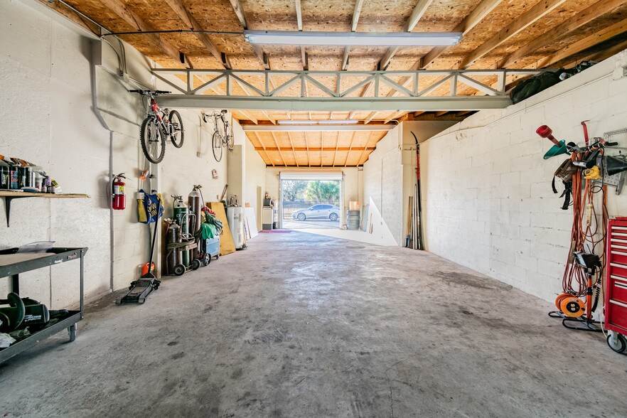 More Photos Of 4615 N 34th St, Tampa Warehouse For Sale