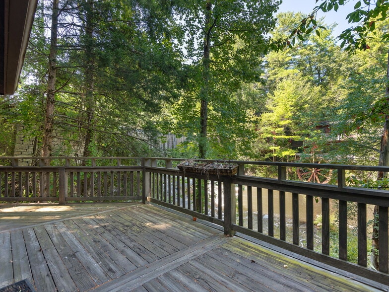 More Photos Of 447 Lily Pad Ln, Flat Rock Lodge Meeting Hall For Sale