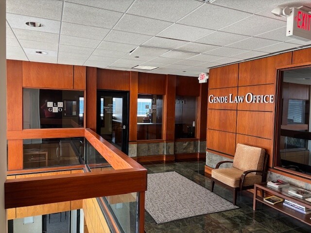 More Photos Of N28W23000 Roundy Dr, Pewaukee Office For Sale