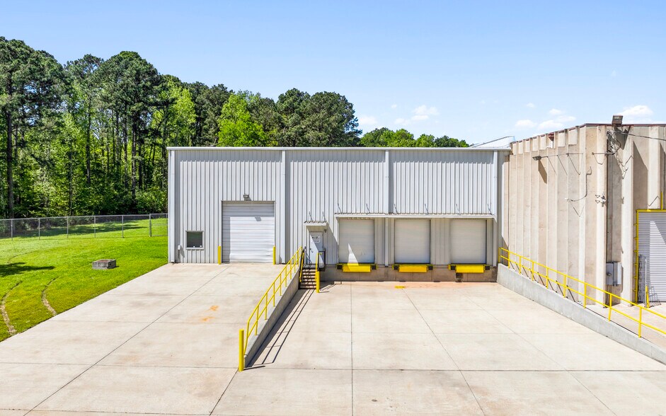 More Photos Of 6900 Woolworth Rd, Shreveport Warehouse For Lease