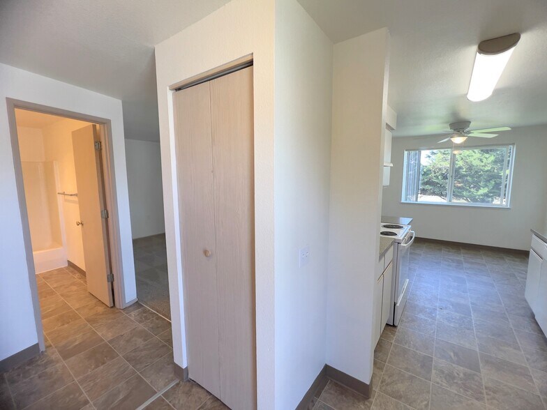 More Photos Of 937 SE Sheridan Rd, Sheridan Apartments For Sale