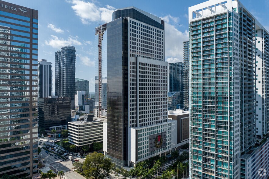 More Photos Of 600 Brickell Ave, Miami Office For Sale