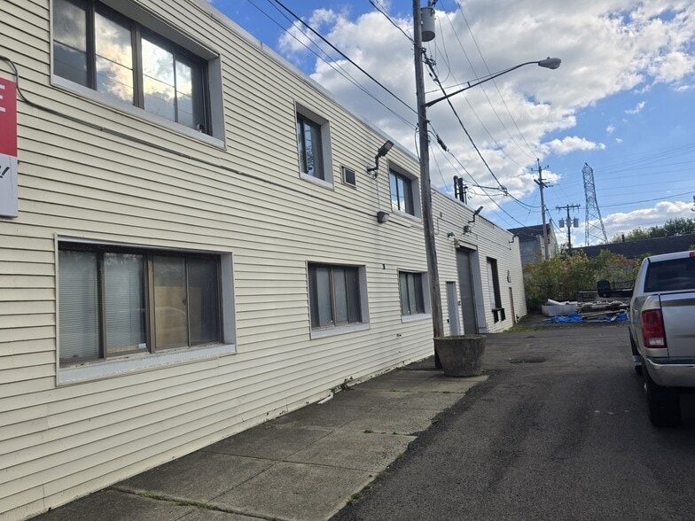 More Photos Of 2103 MacKenna Ave, Niagara Falls Warehouse For Sale