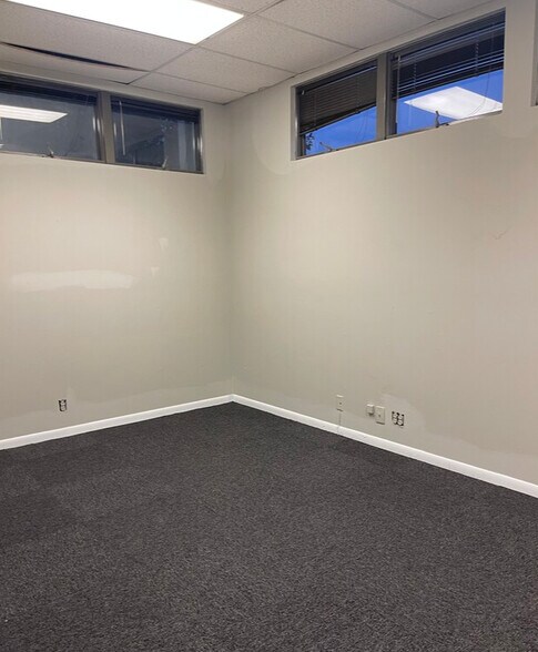 More Photos Of 5907 Highgrove Rd, Grandview Office For Lease