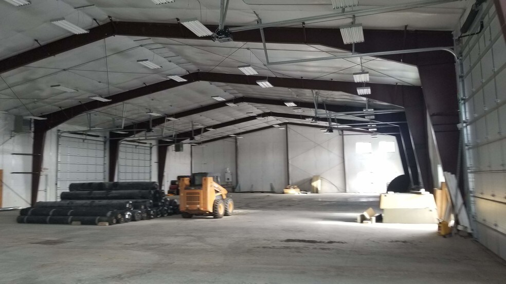 More Photos Of 6414 Wickum Rd, Williston Warehouse For Lease