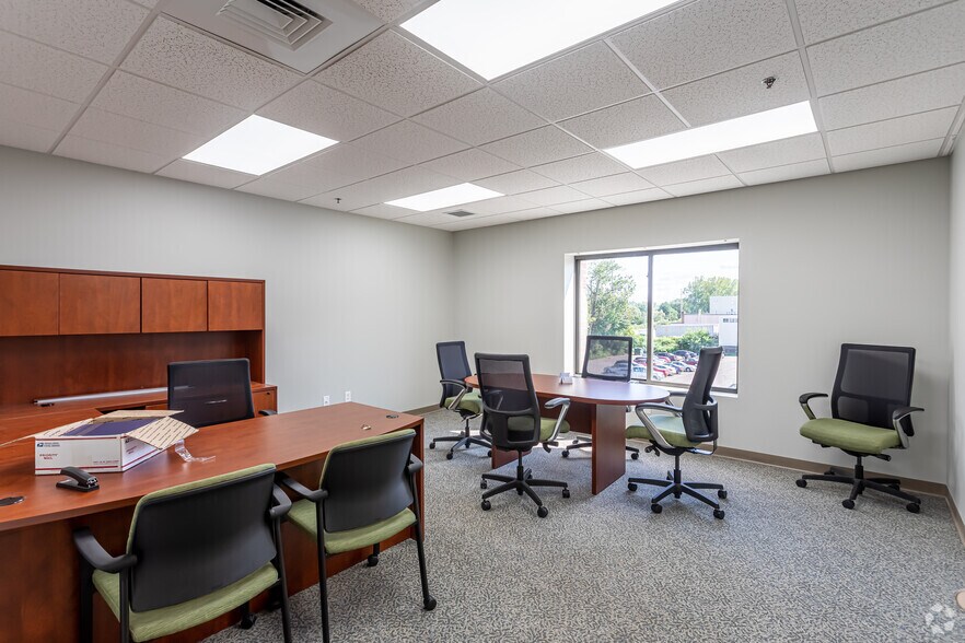 More Photos Of 936 Silas Deane Hwy, Wethersfield Office For Lease