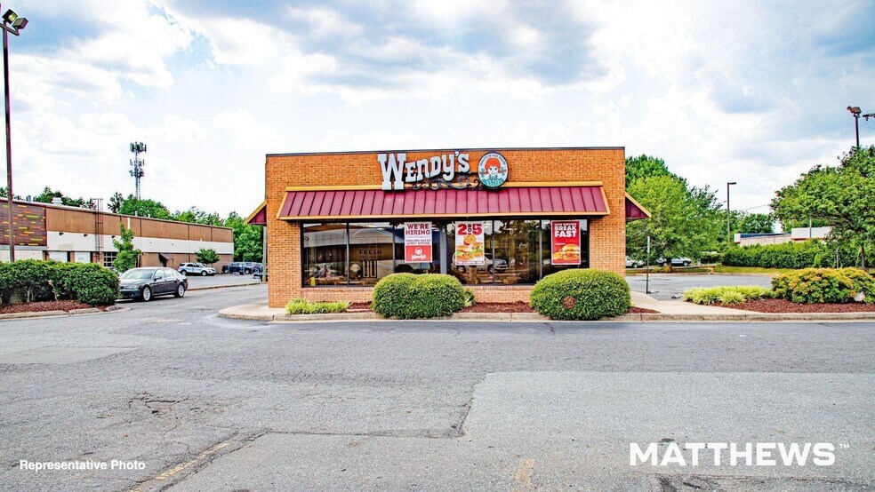 Primary Photo Of 7631 Southtown Xing, Fort Wayne Fast Food For Sale