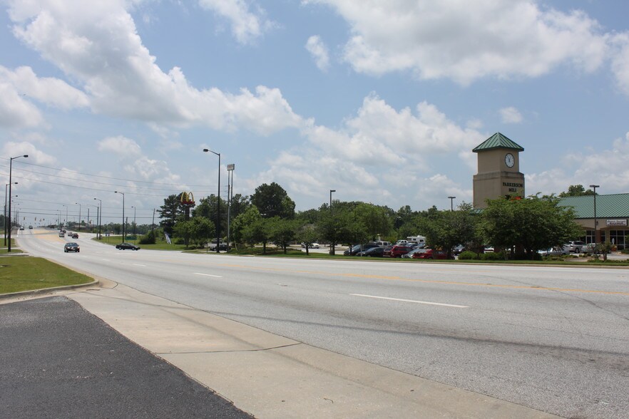 More Photos Of 2328 S College St, Auburn Storefront For Sale