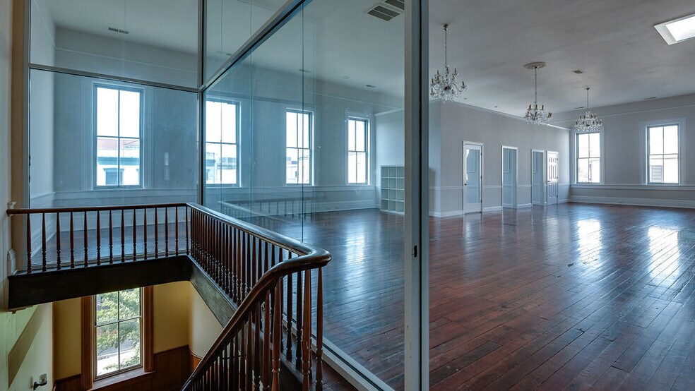 More Photos Of 36 W Broughton St, Savannah Office For Lease