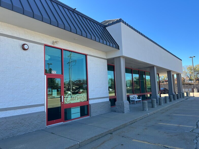 More Photos Of 2031 E Rawson Ave, Oak Creek Loft Creative Space For Lease