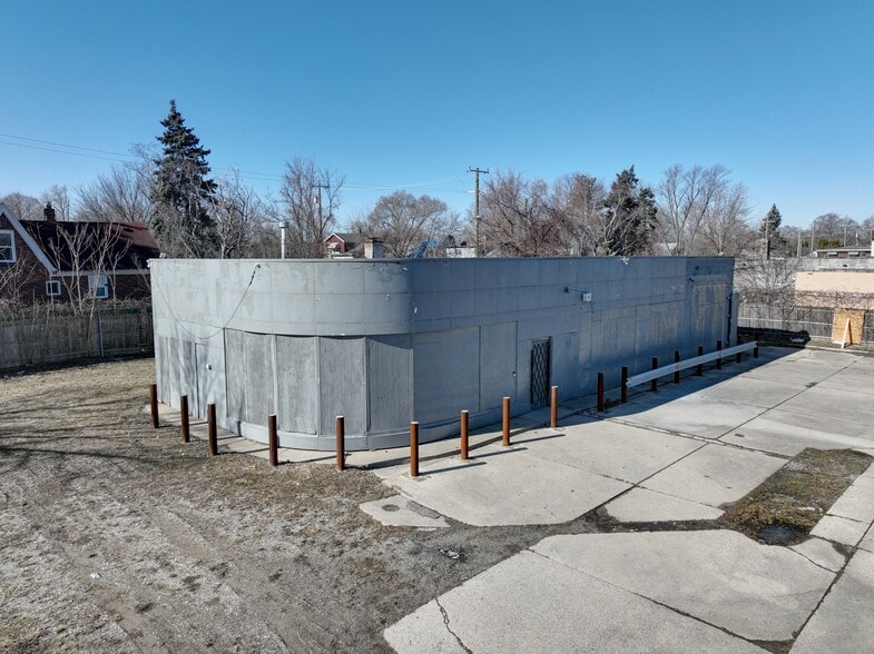 More Photos Of 10301 Whittier Ave, Detroit Auto Repair For Sale