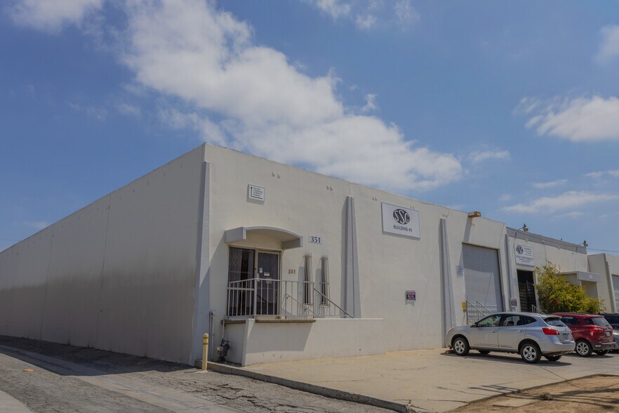 More Photos Of 351 W 131st St, Los Angeles Warehouse For Lease