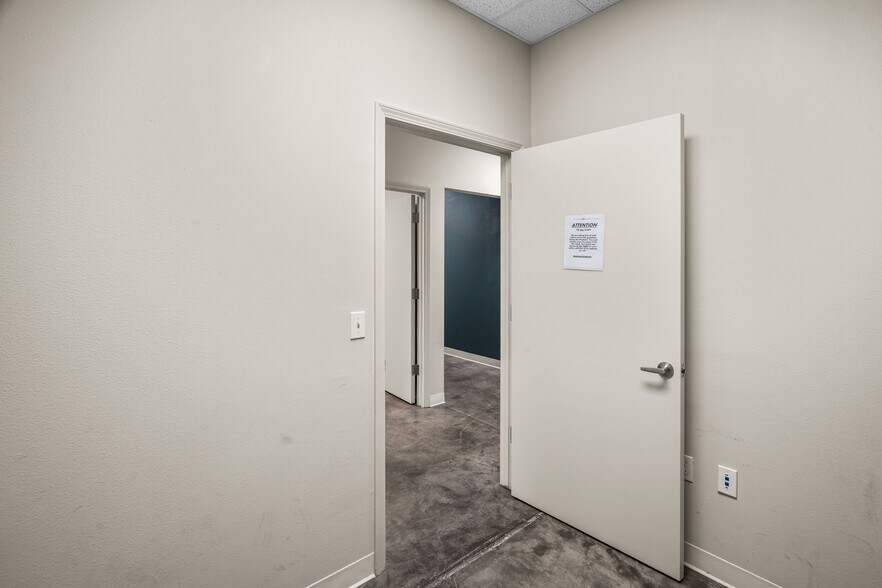 More Photos Of 2000 Lomaland Dr, El Paso Storefront Retail Office For Lease