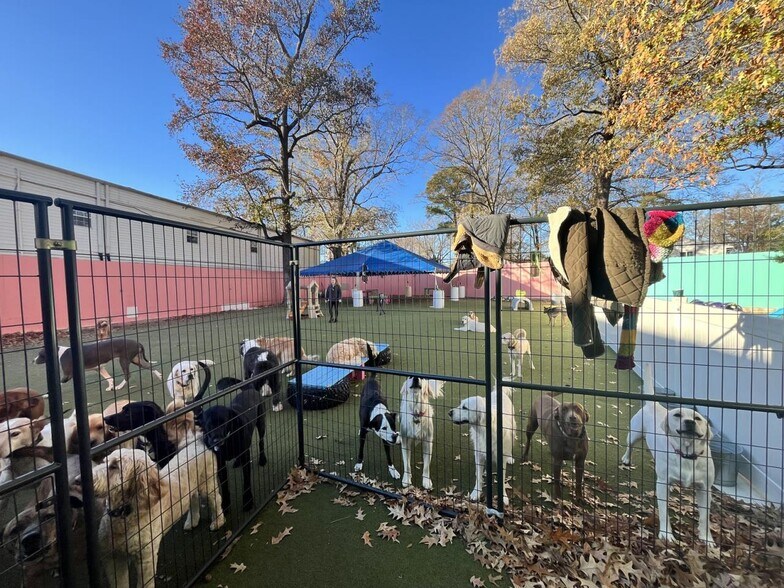 More Photos Of 2220 Laskin Rd, Virginia Beach Freestanding For Sale