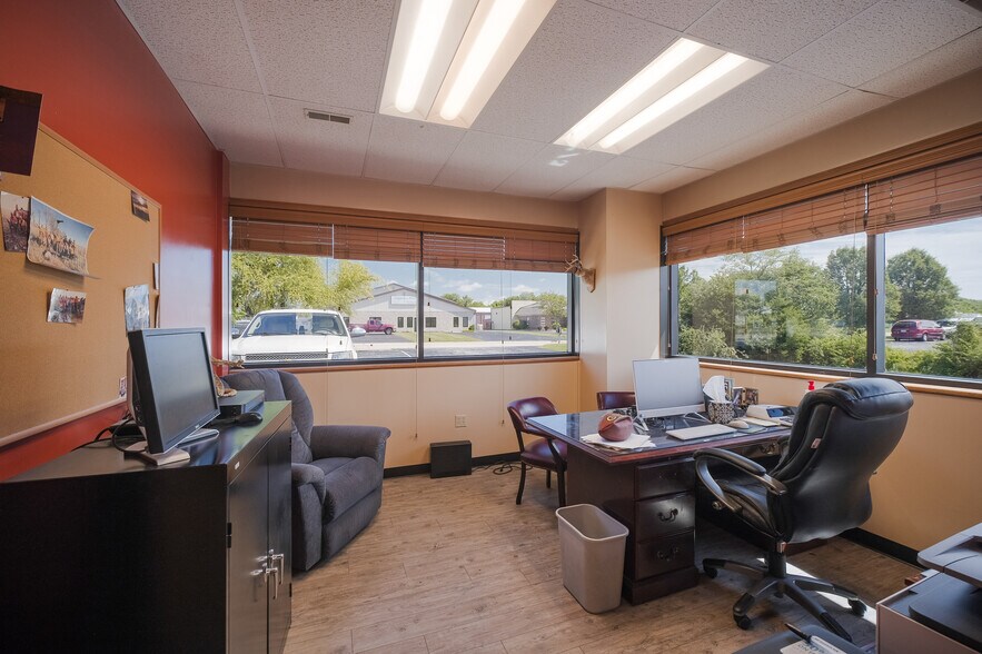 More Photos Of 5237 Commerce Cir, Indianapolis Warehouse For Sale