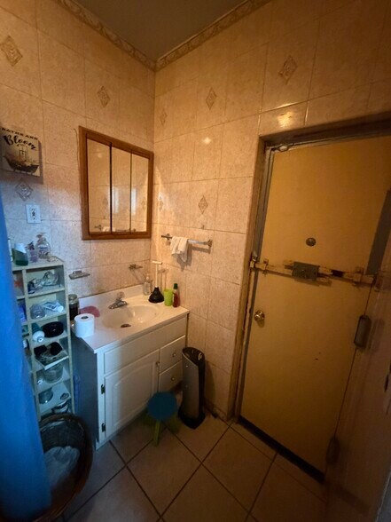 More Photos Of 70 Wilson Ave, Brooklyn Apartments For Lease