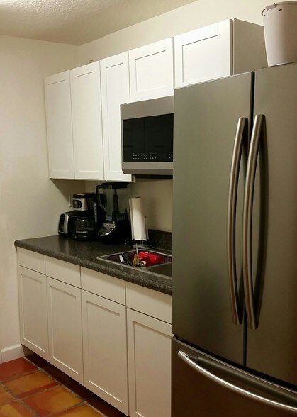More Photos Of 7910 N Tamiami Trl, Sarasota Office For Lease