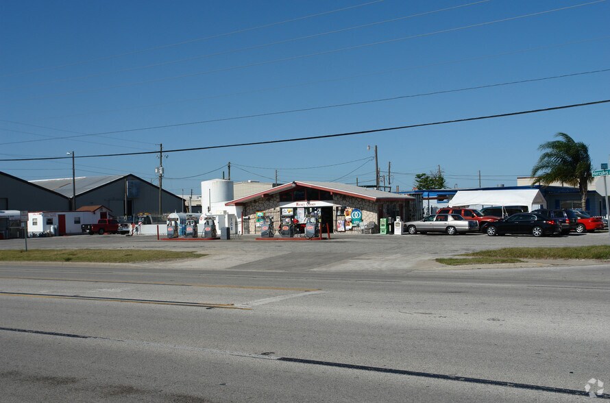 Primary Photo Of 1400 N Hercules Ave, Clearwater Convenience Store For Sale