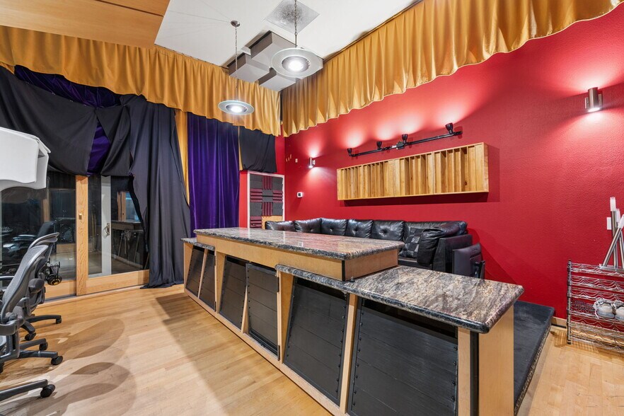 More Photos Of 825-829 27th Ave, Oakland Manufacturing For Sale