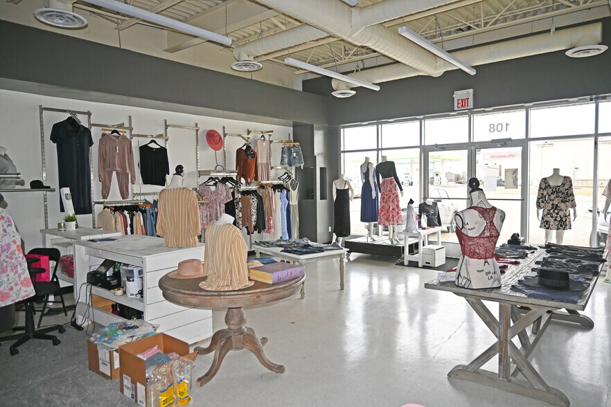 More Photos Of 3215 49 Ave, Red Deer Storefront For Lease