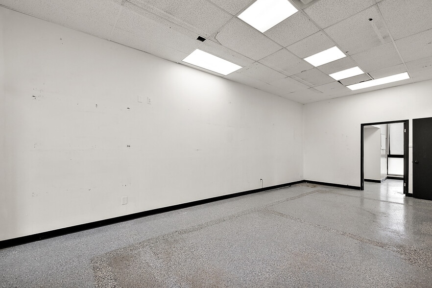 More Photos Of 130-150 E University Dr, Rochester Storefront Retail Office For Lease