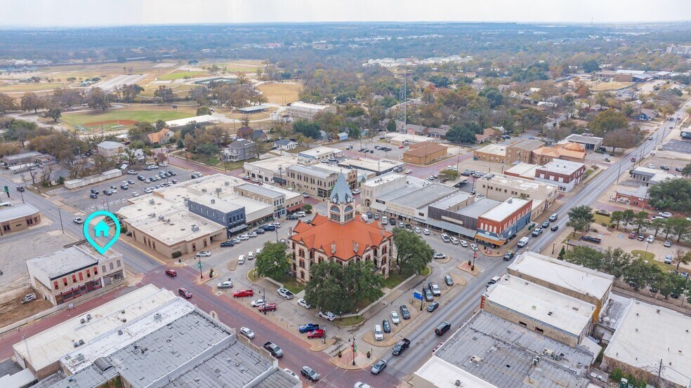 More Photos Of 104 E College St, Stephenville General Retail For Sale