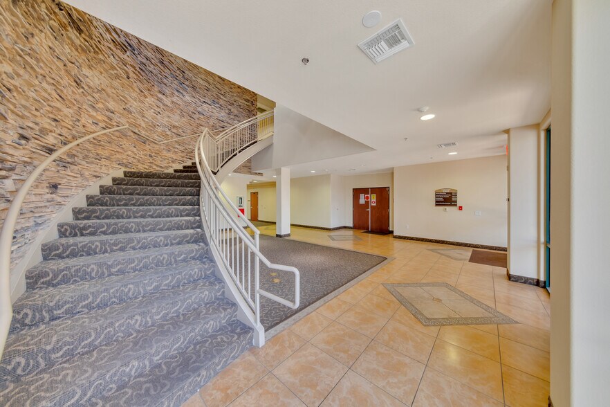 More Photos Of 2900 W Horizon Ridge Pky, Henderson Medical For Lease