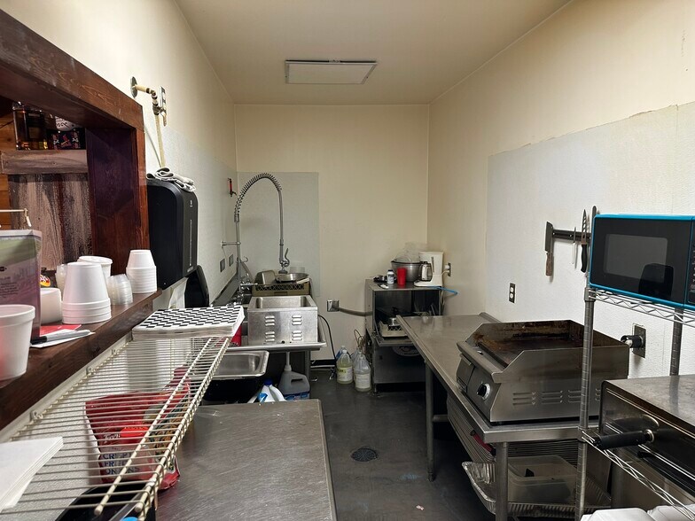 More Photos Of 4312 NW Gateway Ave, Riverside Restaurant For Sale