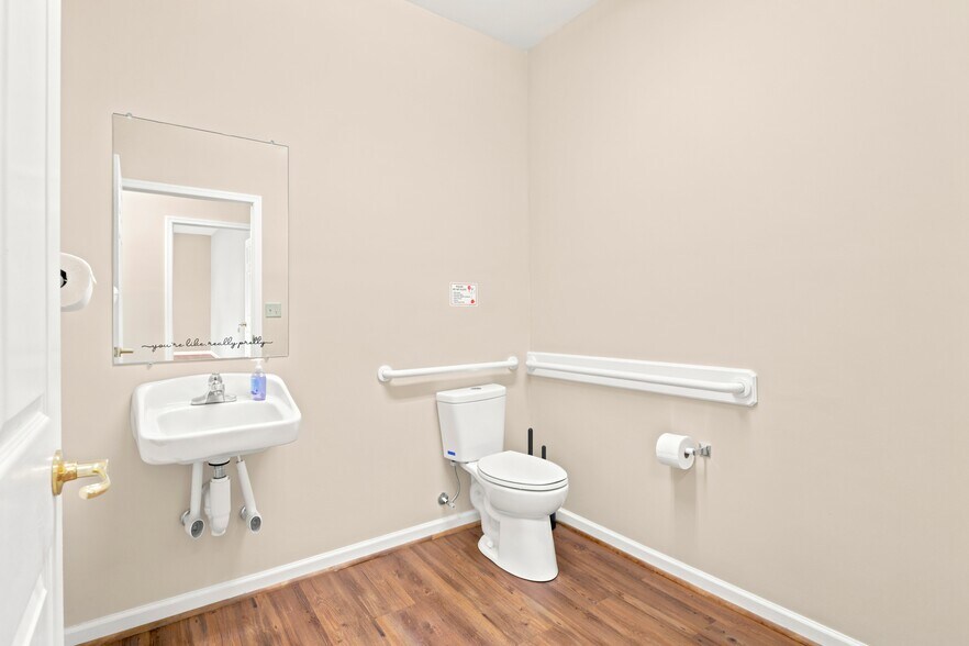 More Photos Of 1569 Jefferson Hwy, Fishersville Office For Lease