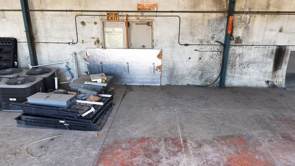Primary Photo Of 700 23rd St, Bakersfield Auto Repair For Lease
