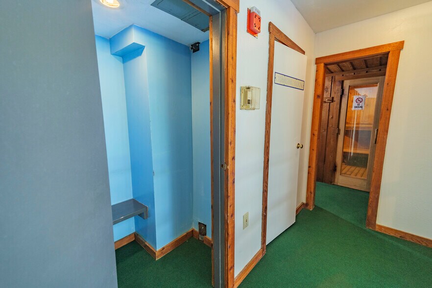 More Photos Of 6 Abroad Rd, West Dover Hotel For Sale