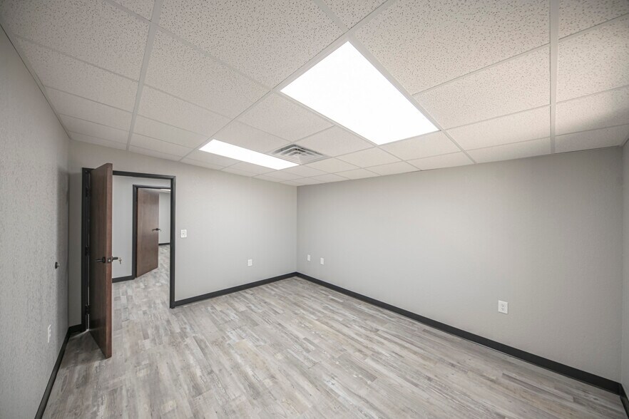 More Photos Of 16571 W Basin S, Odessa Warehouse For Sale