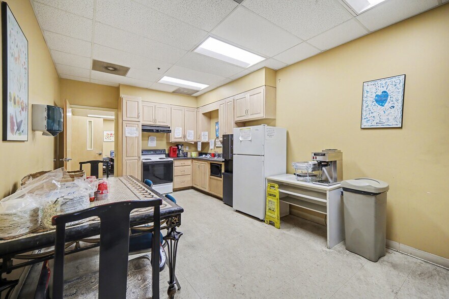 More Photos Of 10810 Withers Cove Park Dr, Charlotte Warehouse For Lease