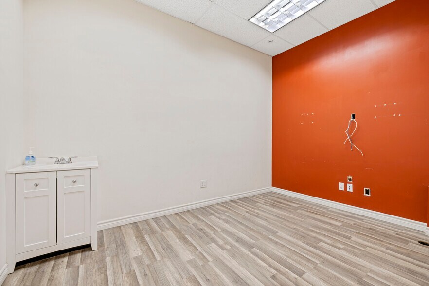 More Photos Of 47 Northumberland St, North Dumfries General Retail For Lease