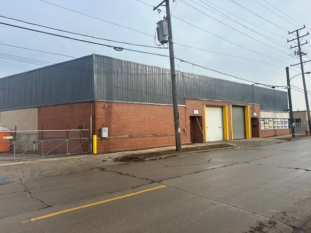 Primary Photo Of 2400 W Cornell St, Milwaukee Manufacturing For Lease