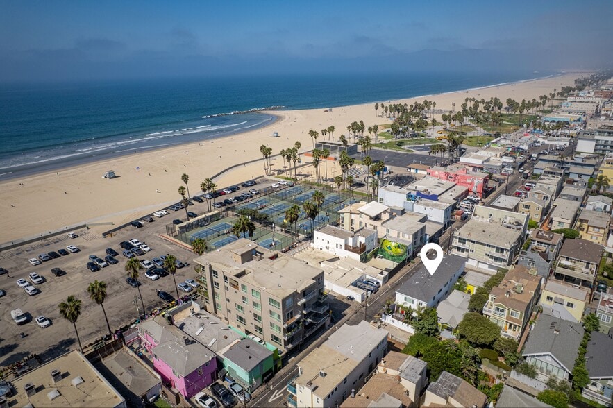 More Photos Of 11 20th Ave, Venice Apartments For Sale