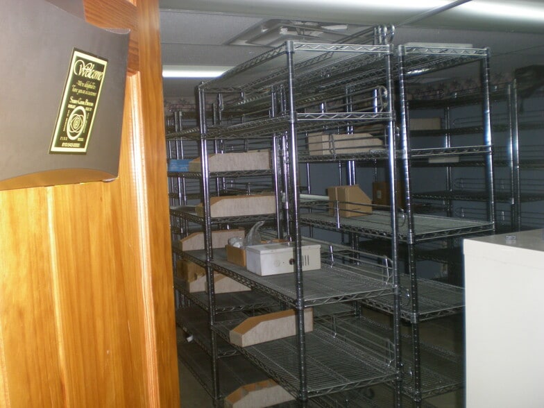 More Photos Of 12821 Capital St, Oak Park Warehouse For Sale