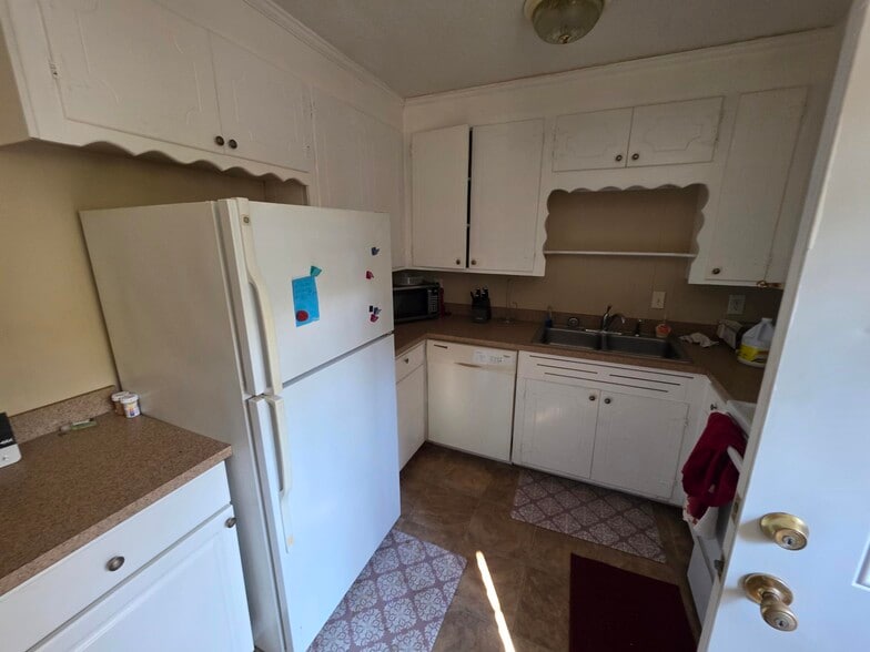 More Photos Of 1101 Comanchee Trl, West Columbia Multifamily For Sale