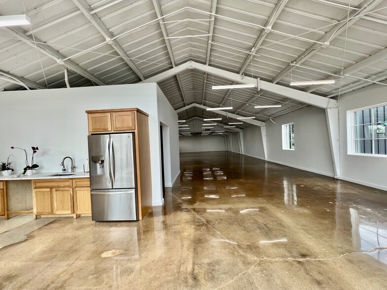 More Photos Of 2330 Langford St, Dallas Storefront For Sale