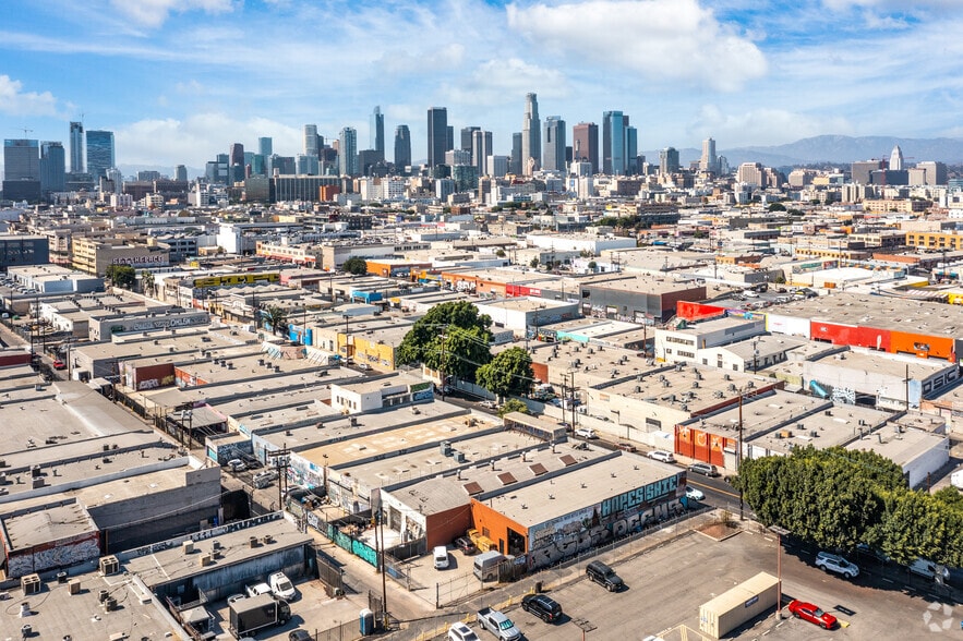 More Photos Of 1150 E 12th St, Los Angeles Showroom For Sale