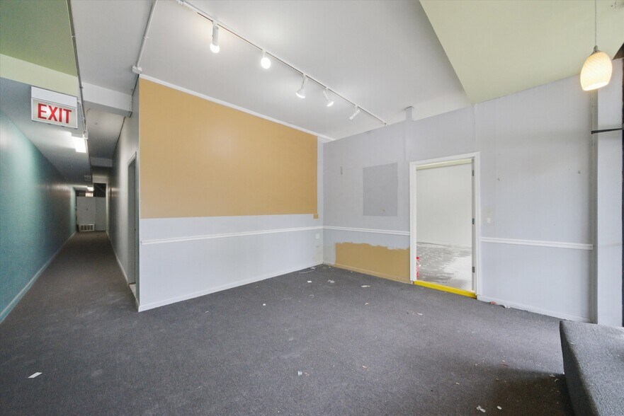 More Photos Of 5337-5353 W Devon Ave, Chicago Storefront Retail Office For Sale