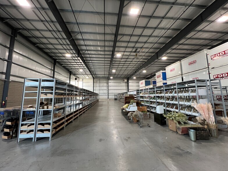 More Photos Of 2801 W Evergreen Dr, Appleton Warehouse For Lease