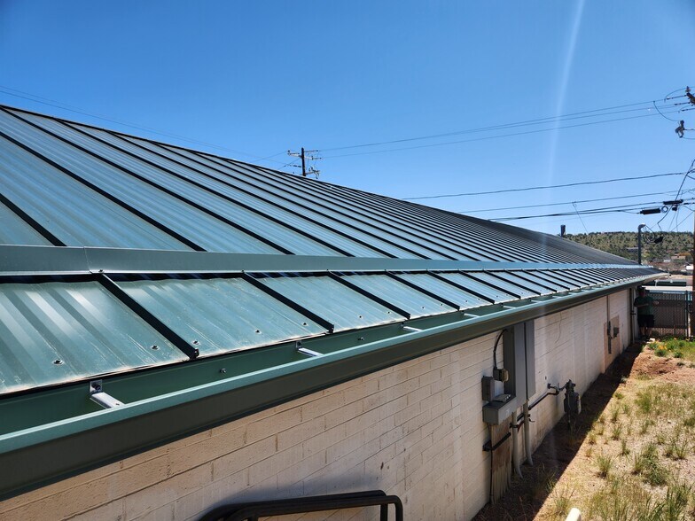 More Photos Of 704 S Meadow St, Payson Office For Sale